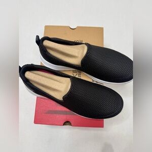Sketchers Black Go Walk Sneakers NIB